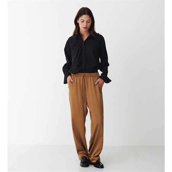 Karmamia Garcia Bukser, Rich Golden Sand